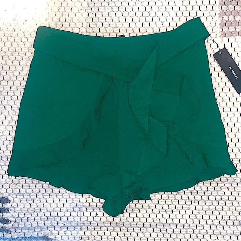 Lulus Ruffle Short - Picture 3 of 5